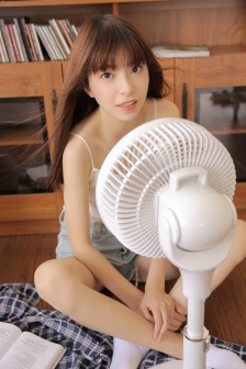 厕所露脸高清近距离偷拍